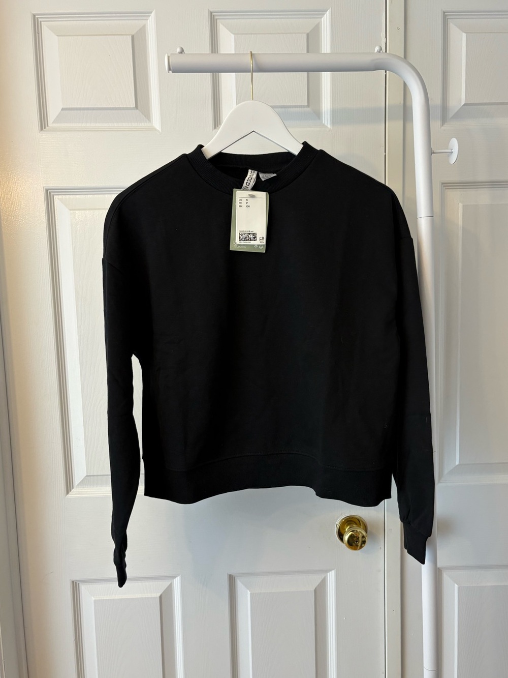 New H&M Black Crewneck Sweatshirt Size Small Cotton - Picture 4 of 10
